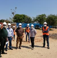 Inspeccionan construcción del CMNyR en Santa Cruz